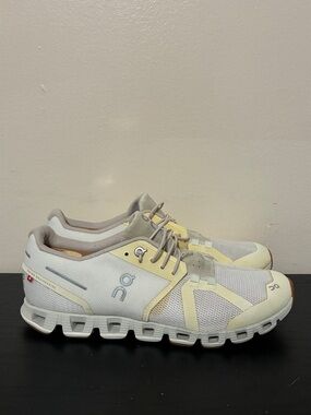 On Running white shoes very used and damaged size 8.5